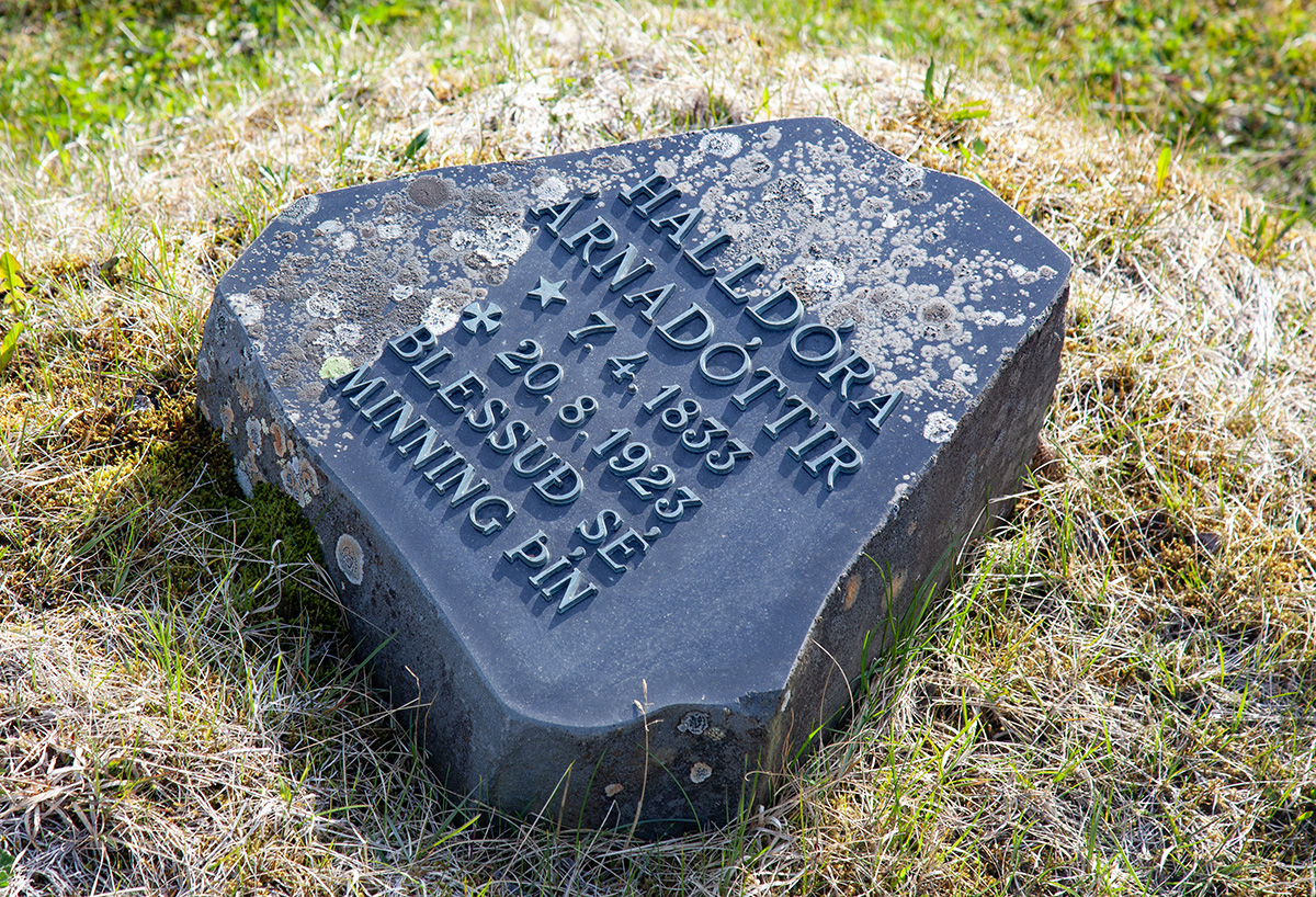 051723 Langholtskirkja stone-1